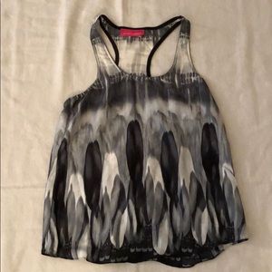 Gray/black/white design sleeveless top